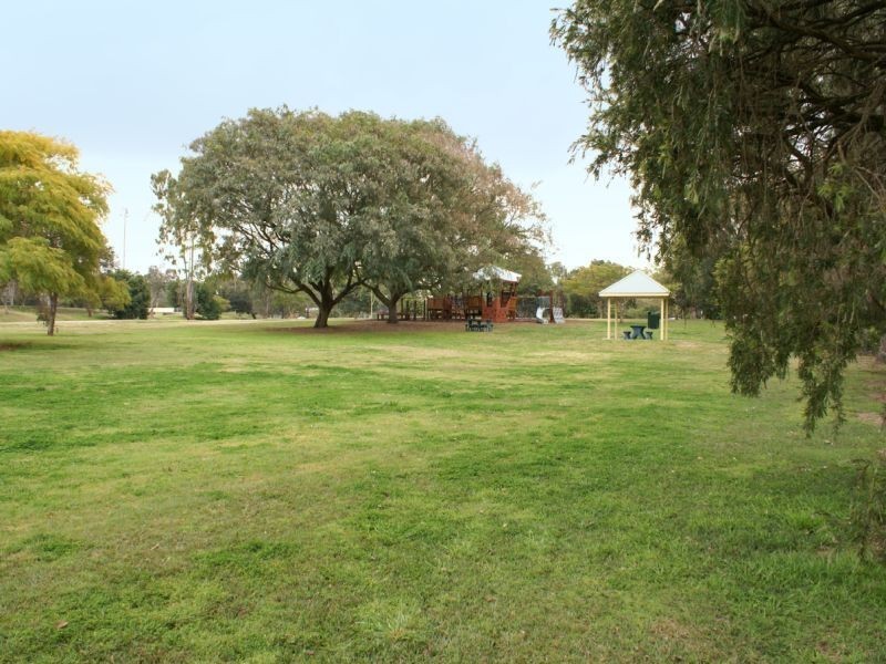 54 William Parade, Fairfield QLD 4103