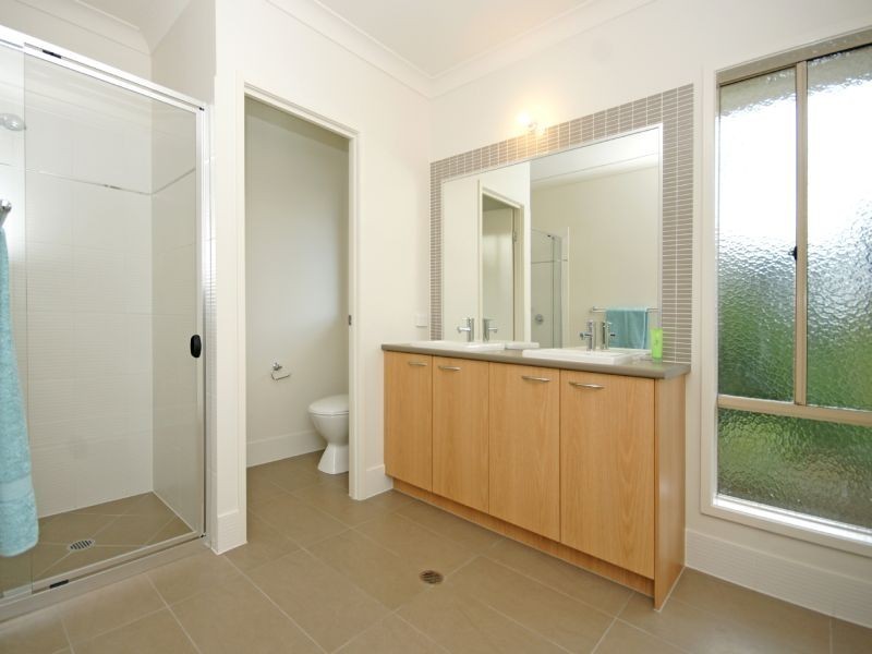 76 Coopers Camp Road, Bardon QLD 4065