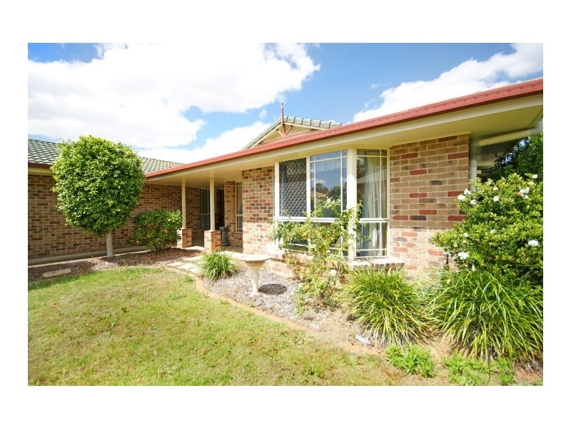 13 Seabrook Cres, Forest Lake QLD 4078