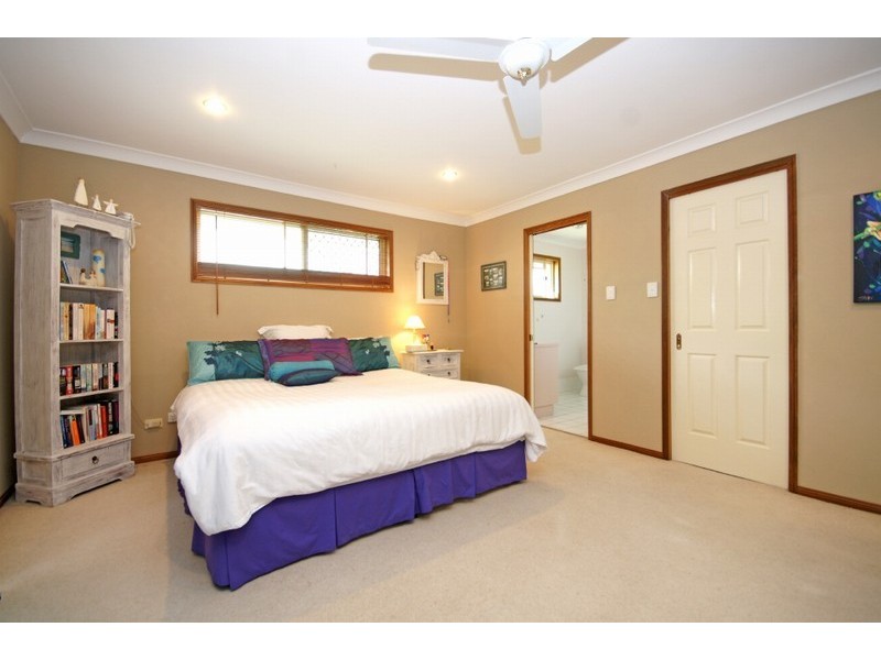 13 Seabrook Cres, Forest Lake QLD 4078