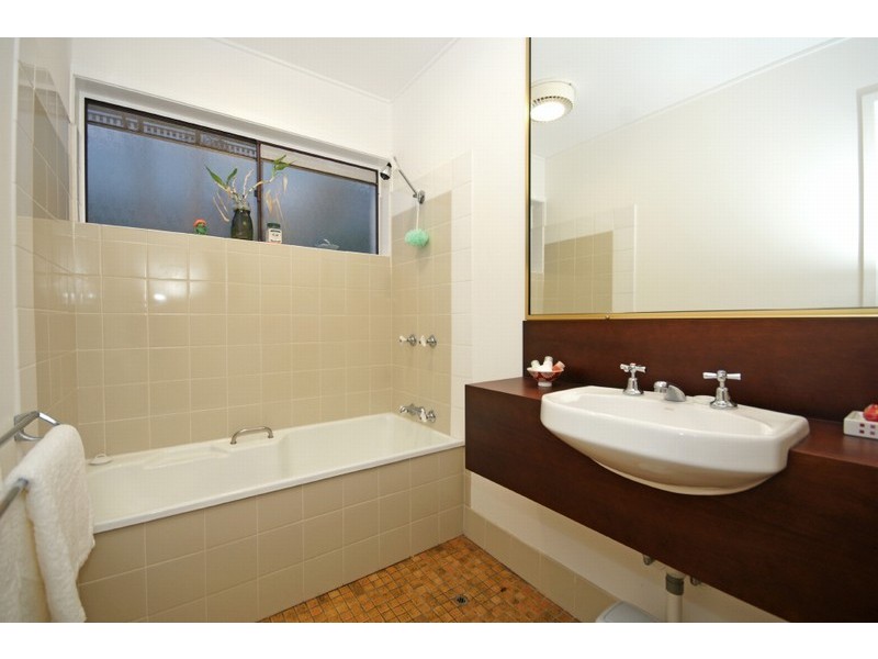 69 Windermere Road, Hamilton QLD 4007