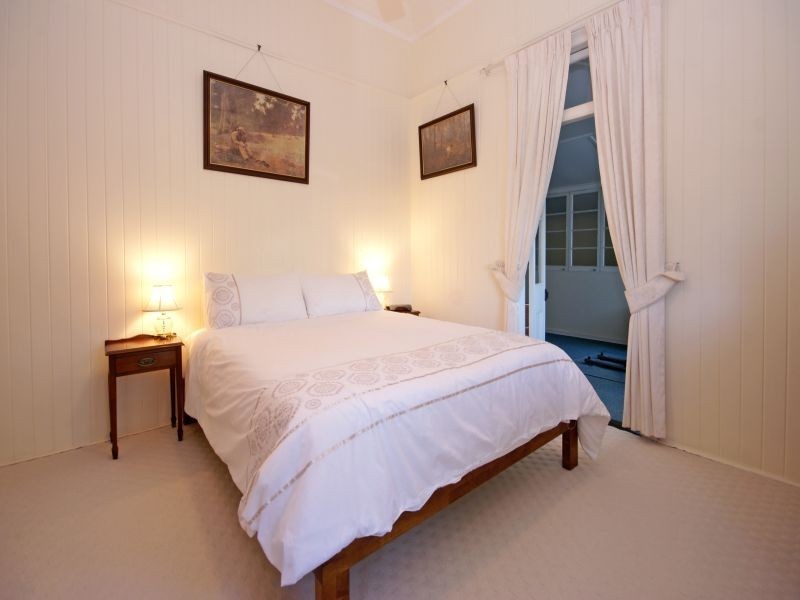 12 Hawthorn Terrace, Red Hill QLD 4059