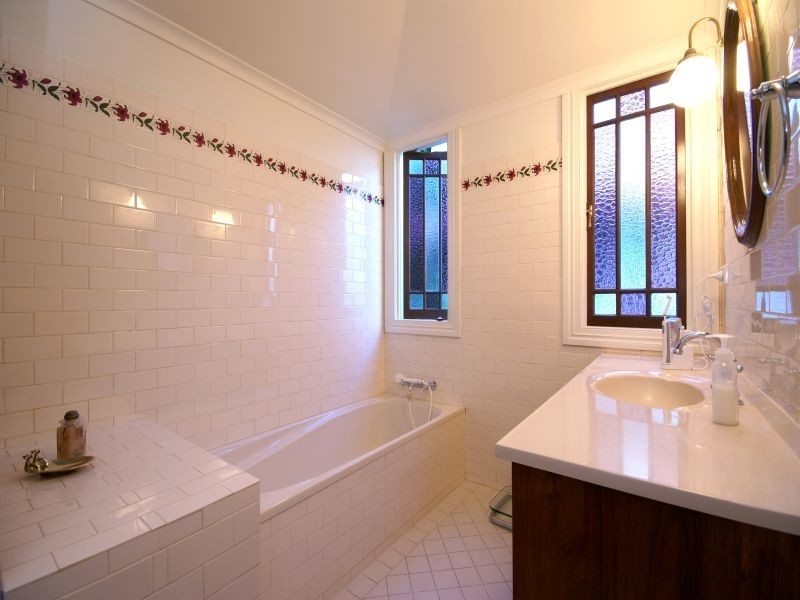 12 Hawthorn Terrace, Red Hill QLD 4059