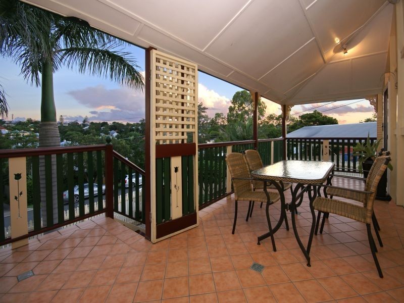 12 Hawthorn Terrace, Red Hill QLD 4059
