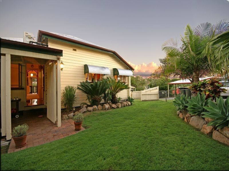12 Hawthorn Terrace, Red Hill QLD 4059
