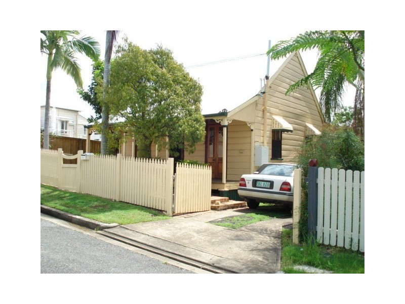8 McComb Street, Kelvin Grove QLD 4059