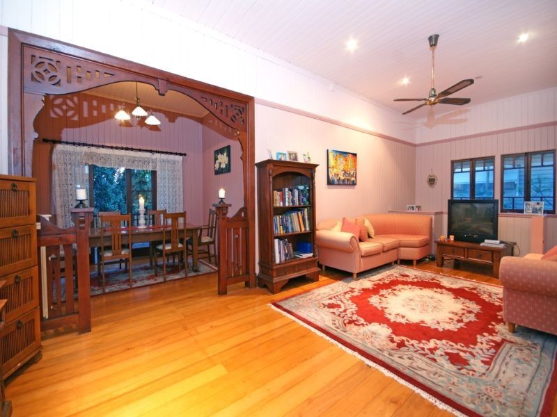8 Camona Street, Kelvin Grove QLD 4059