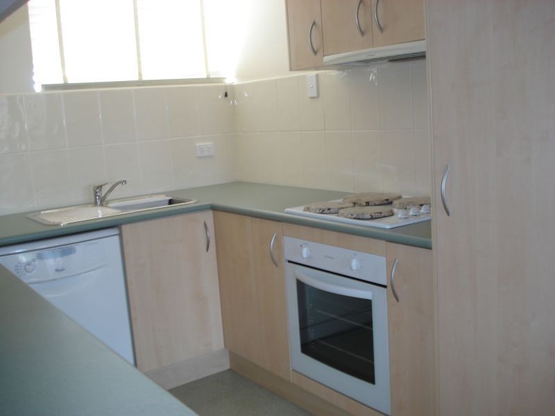 2/66 Scott Road, Herston QLD 4006