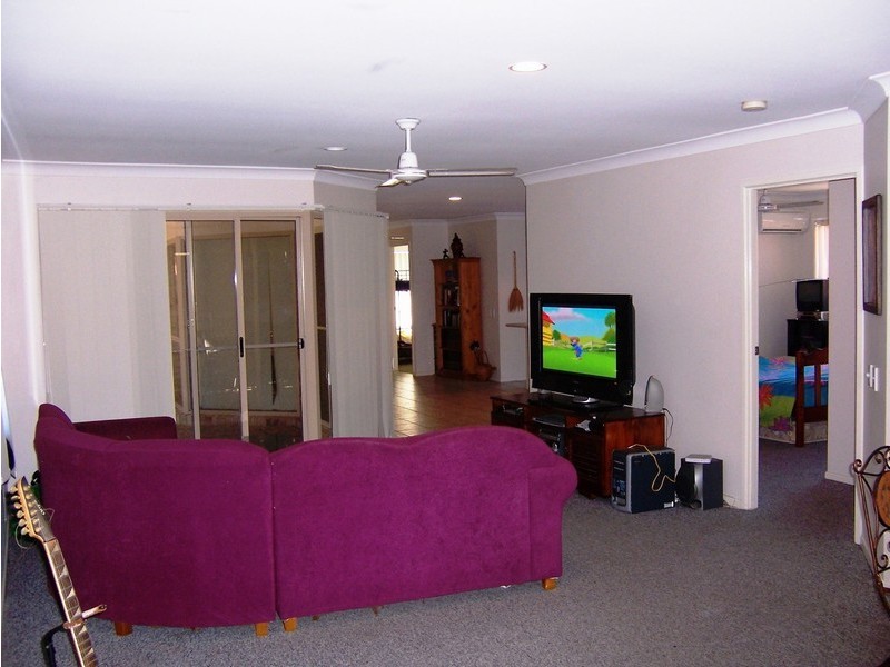 44 Regents Cct, Forest Lake QLD 4078