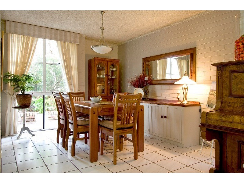 2 Earn Close, Westlake QLD 4074