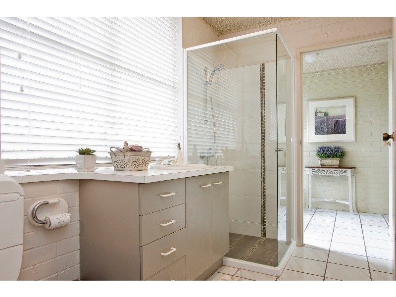 2 Earn Close, Westlake QLD 4074