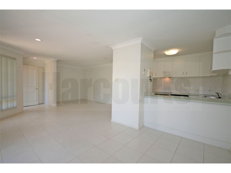 2/241 Horizon Drive, Westlake QLD 4074