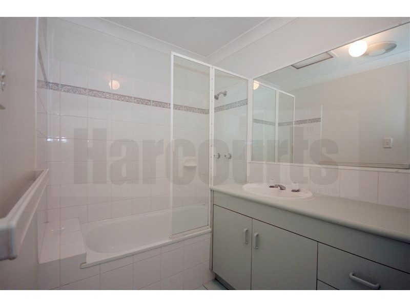 2/241 Horizon Drive, Westlake QLD 4074