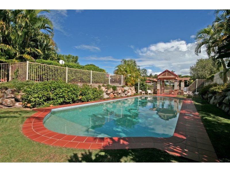 2/241 Horizon Drive, Westlake QLD 4074