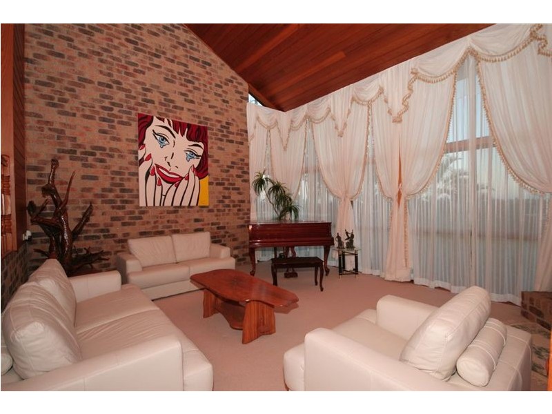 Mount Ommaney QLD 4074