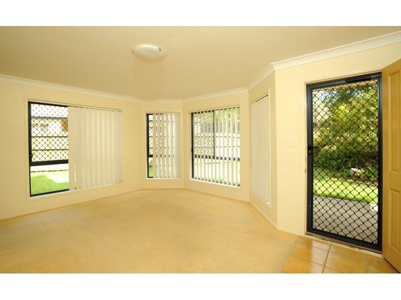 8 McNally Close, Seventeen Mile Rocks QLD 4073