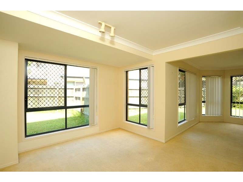 8 McNally Close, Seventeen Mile Rocks QLD 4073