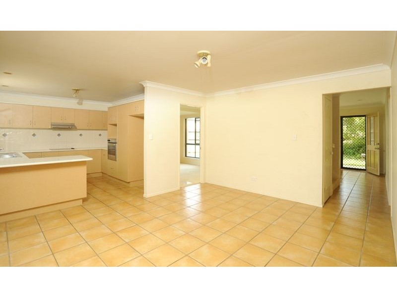 8 McNally Close, Seventeen Mile Rocks QLD 4073