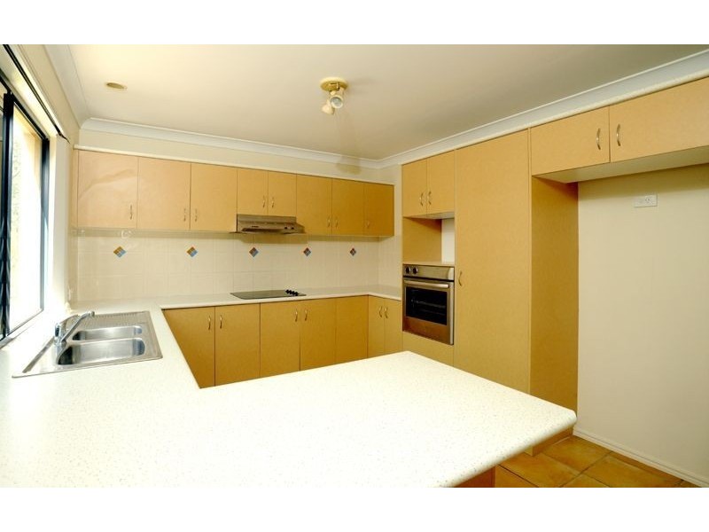 8 McNally Close, Seventeen Mile Rocks QLD 4073