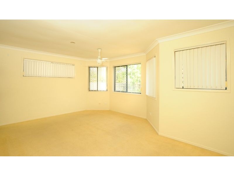 8 McNally Close, Seventeen Mile Rocks QLD 4073