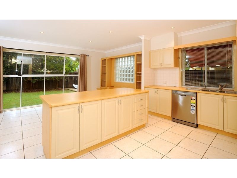 16 Samuel Place, Sinnamon Park QLD 4073