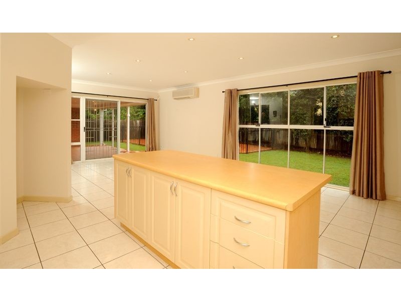 16 Samuel Place, Sinnamon Park QLD 4073