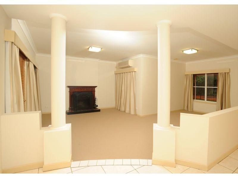 16 Samuel Place, Sinnamon Park QLD 4073