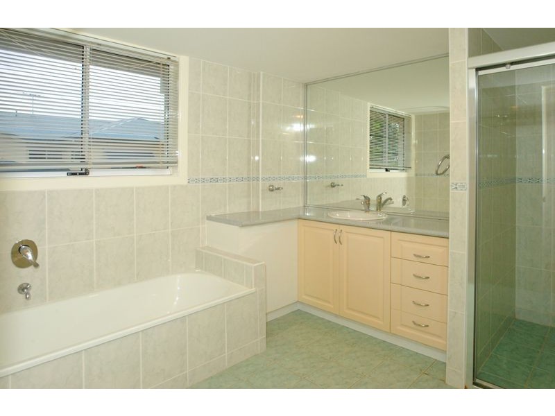 16 Samuel Place, Sinnamon Park QLD 4073