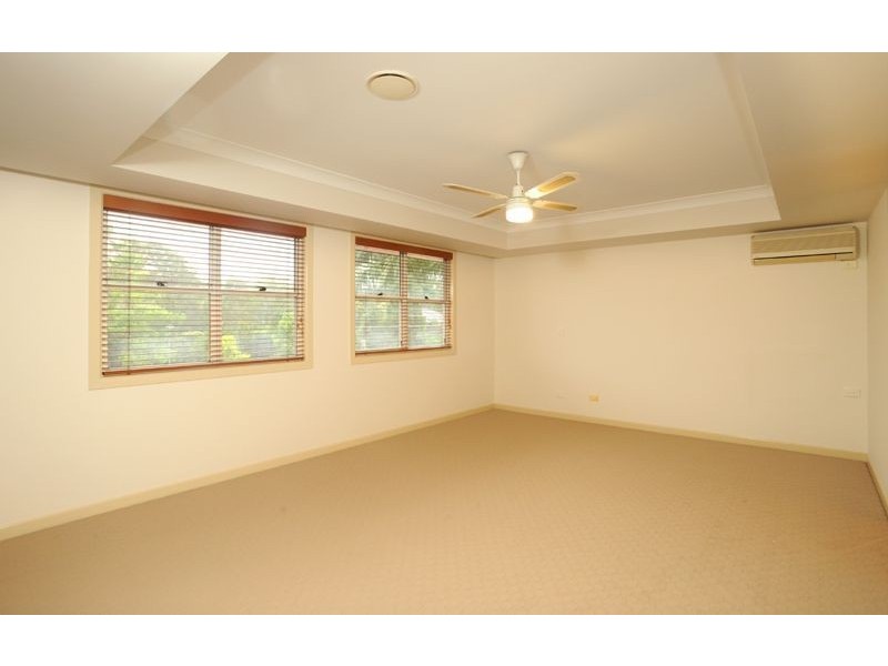 16 Samuel Place, Sinnamon Park QLD 4073