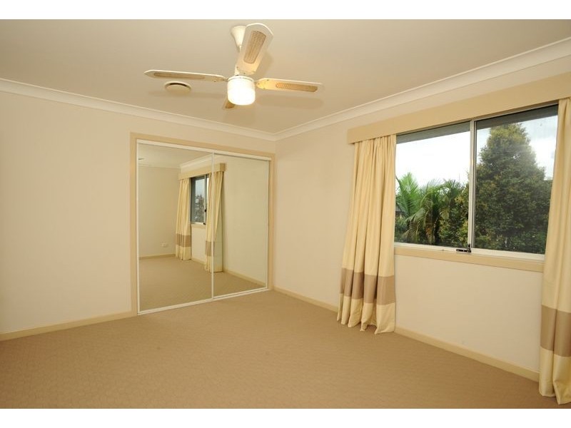 16 Samuel Place, Sinnamon Park QLD 4073