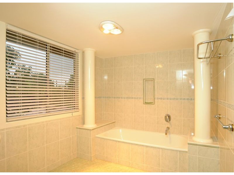 16 Samuel Place, Sinnamon Park QLD 4073