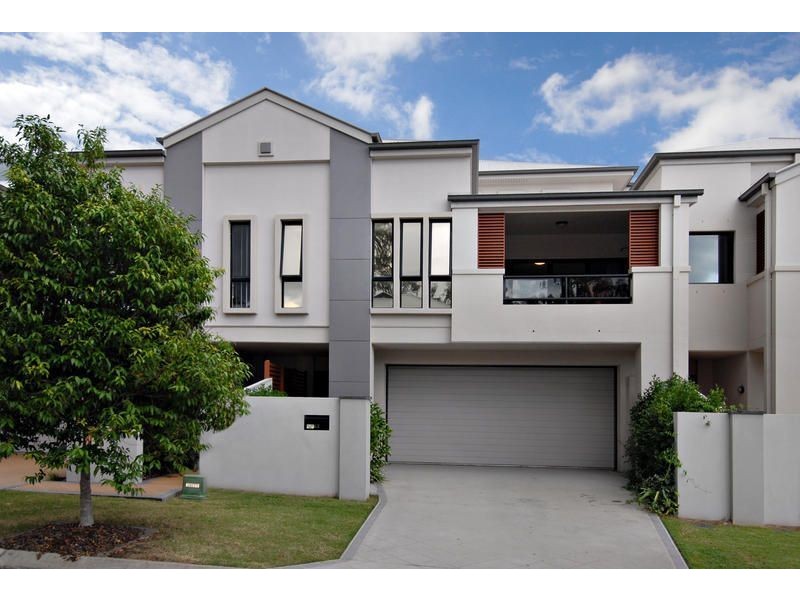 63 Greenway Circuit, Mount Ommaney QLD 4074