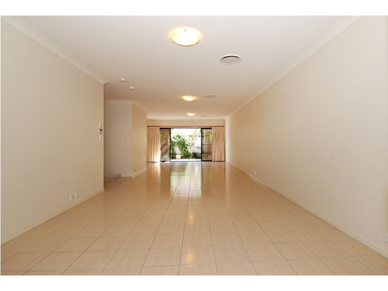 63 Greenway Circuit, Mount Ommaney QLD 4074