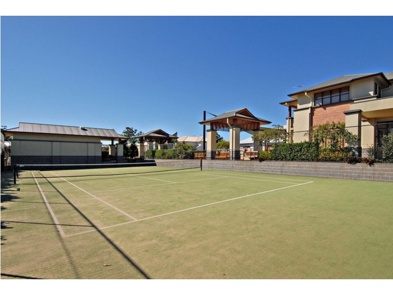 63 Greenway Circuit, Mount Ommaney QLD 4074