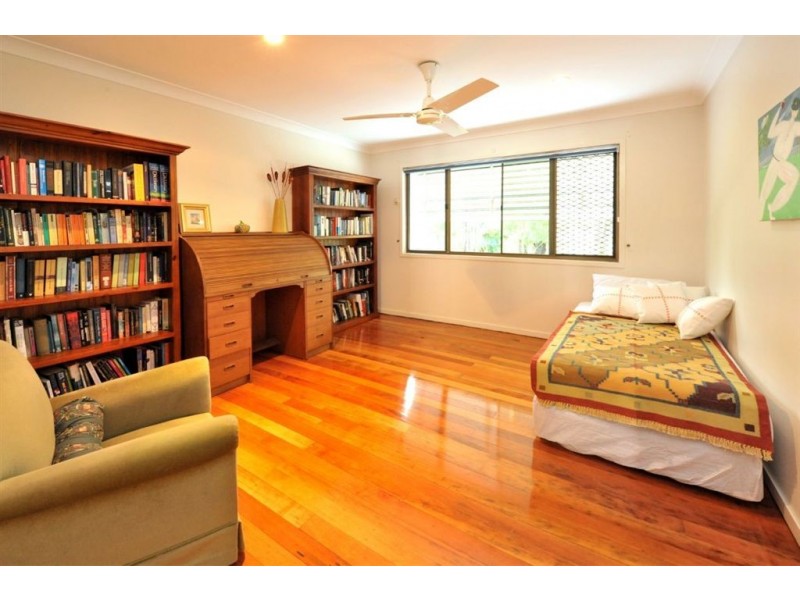 11 Forrest Court, Mount Ommaney QLD 4074