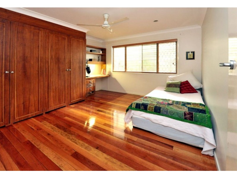 11 Forrest Court, Mount Ommaney QLD 4074