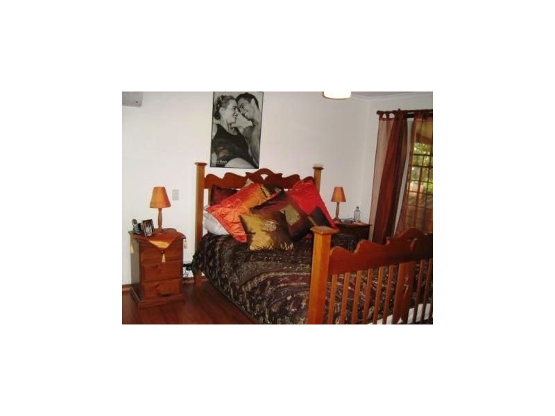 1 Waigen Close, Westlake QLD 4074