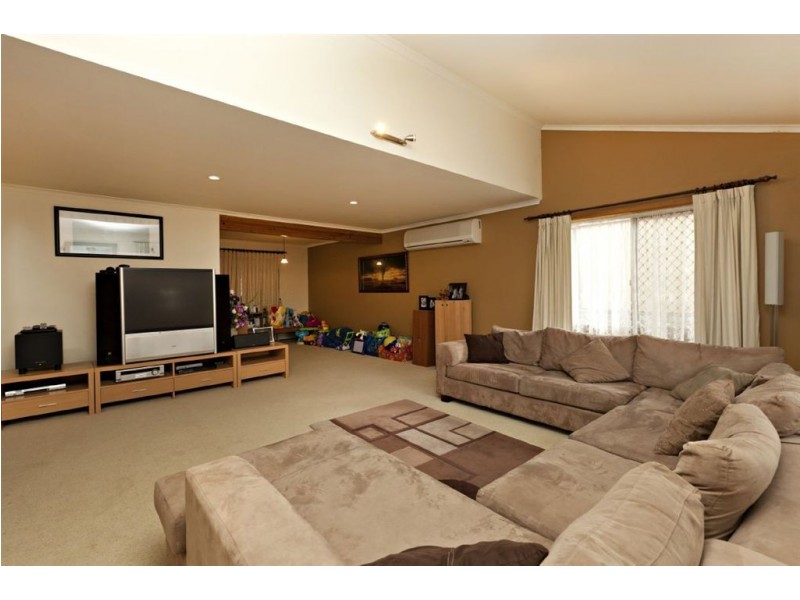 16 Narona Street, Middle Park QLD 4074