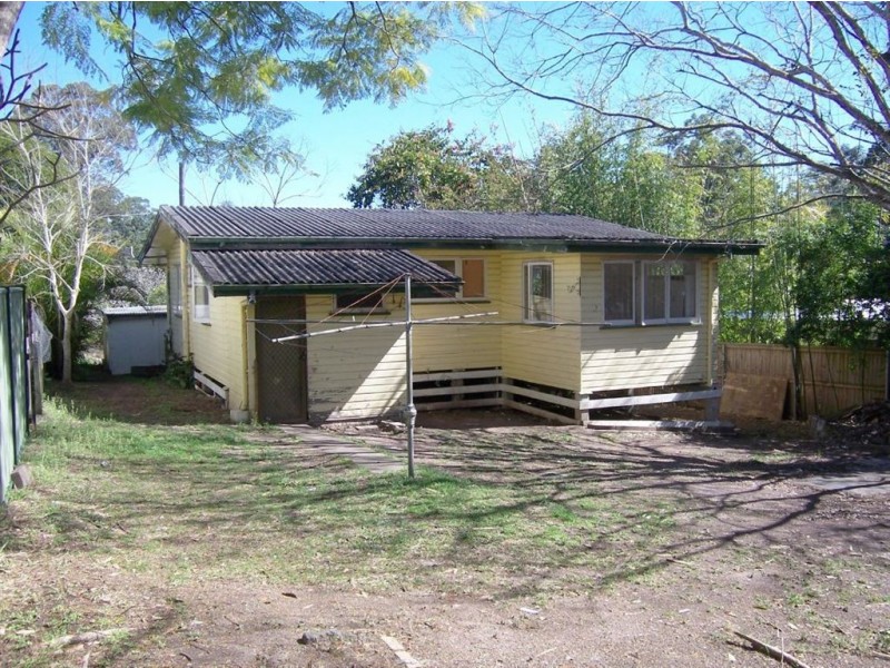 2 Alkina street, Kenmore QLD 4069