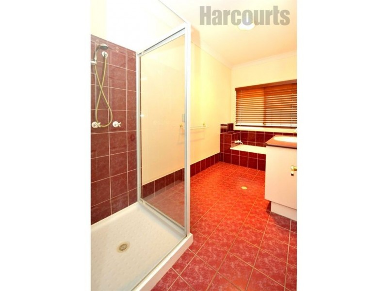 9 Burnside Crescent, Westlake QLD 4074