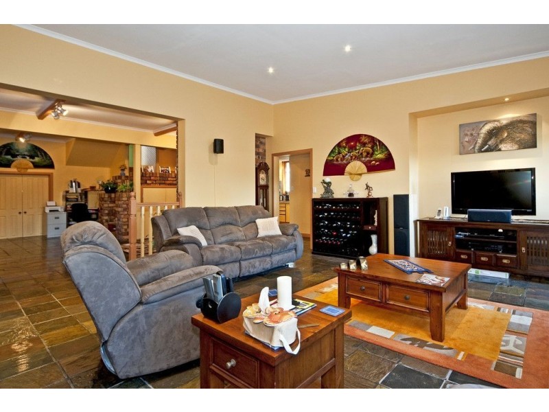 17 Valance Street, Oxley QLD 4075