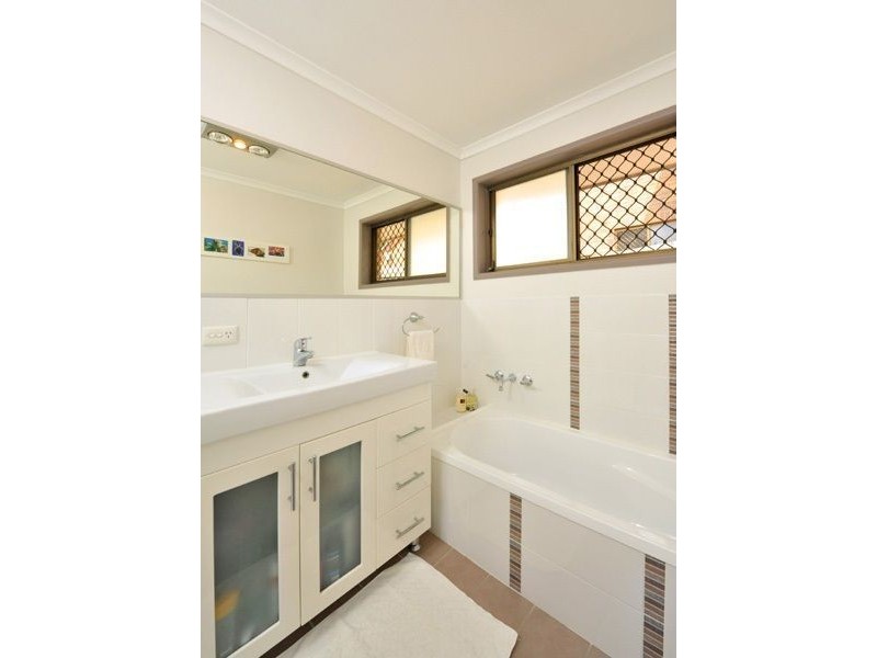 10 Balaton Street, Riverhills QLD 4074