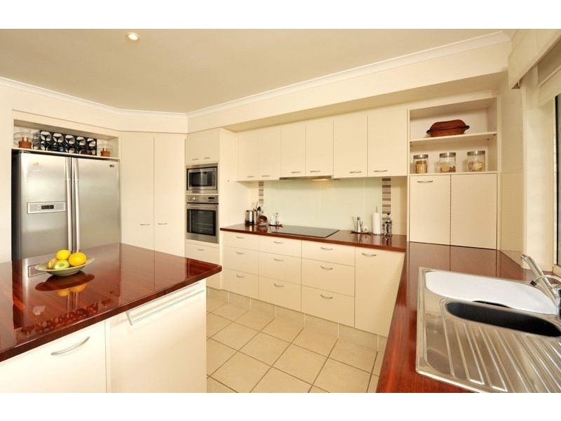 10 Swallow Place, Sinnamon Park QLD 4073