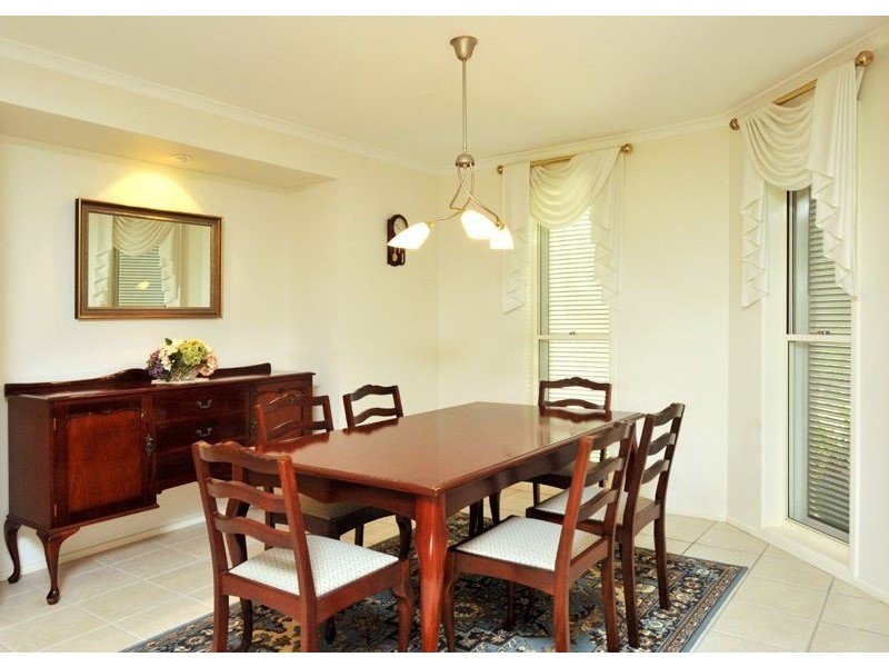 10 Swallow Place, Sinnamon Park QLD 4073