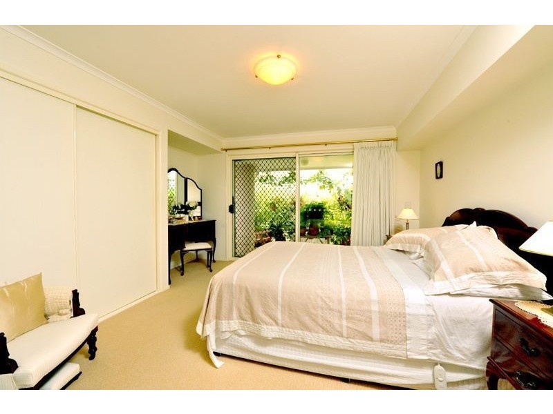 10 Swallow Place, Sinnamon Park QLD 4073