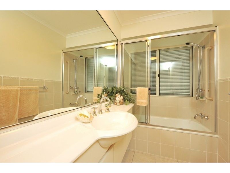 10 Swallow Place, Sinnamon Park QLD 4073