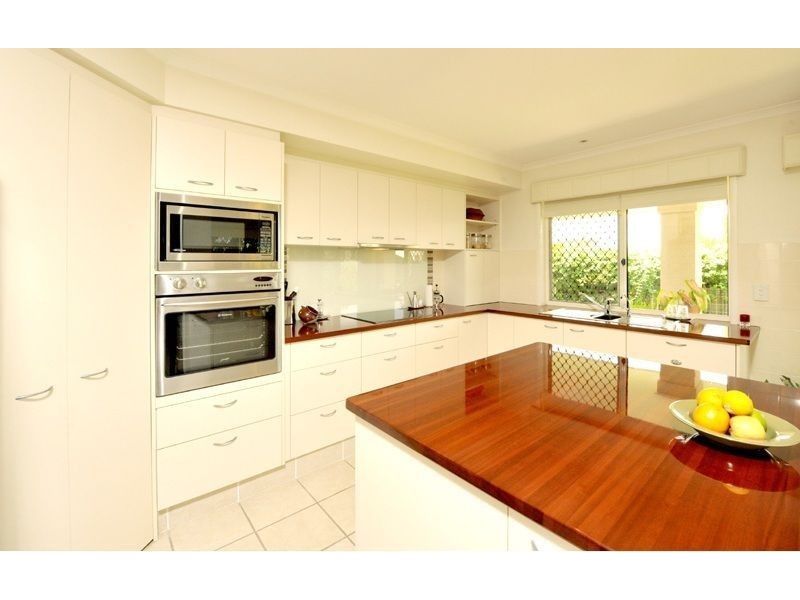 10 Swallow Place, Sinnamon Park QLD 4073