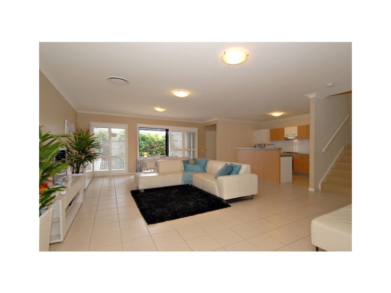 6/7 Greenway Cct, Mount Ommaney QLD 4074