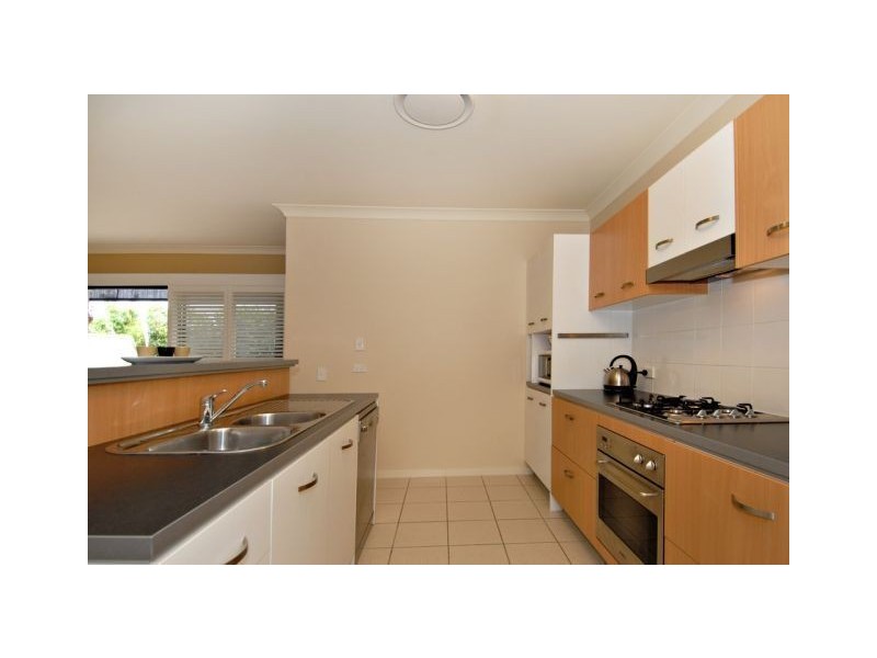 6/7 Greenway Cct, Mount Ommaney QLD 4074