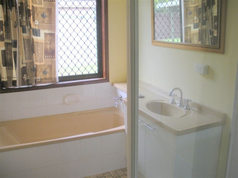 30 Paluna Street, Riverhills QLD 4074